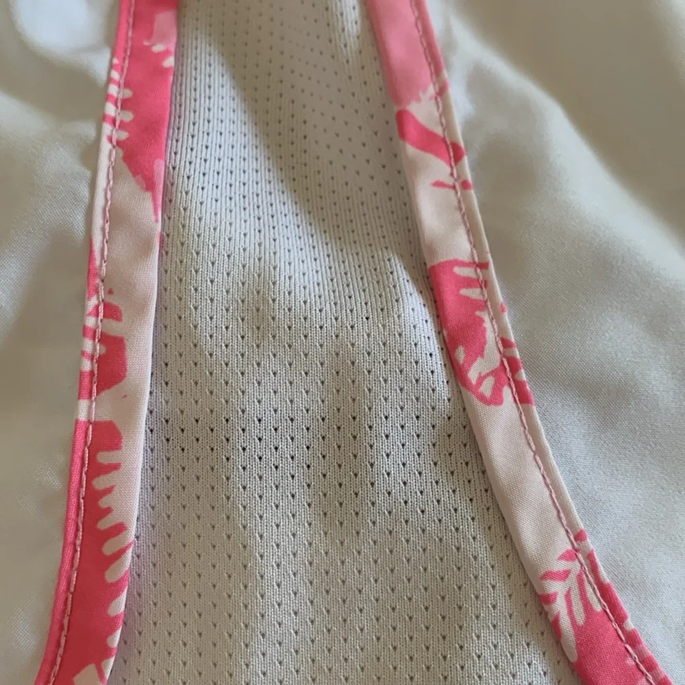 EUC White Nike Dri Fit Shorts with Pink Camouflage Trim • Size XS